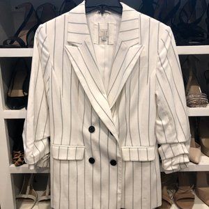 White and black double breasted 3/4 sleeve blazer